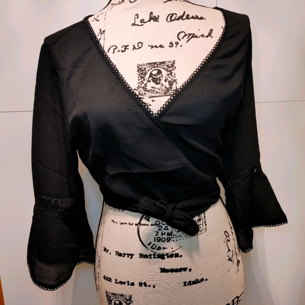 Wrap top with bell sleeves - Picture 1 of 6